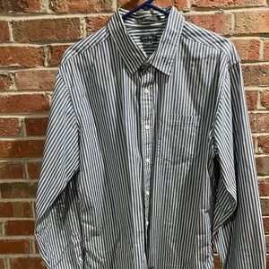 Eddie Bauer - Button Down Shirt Lightweight Fabric